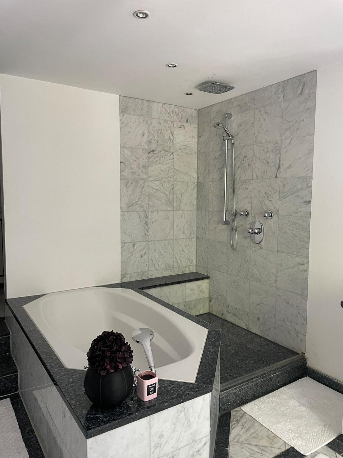 Luxus Wohnen Am Rhein Nah Der Messe * Dusseldorf